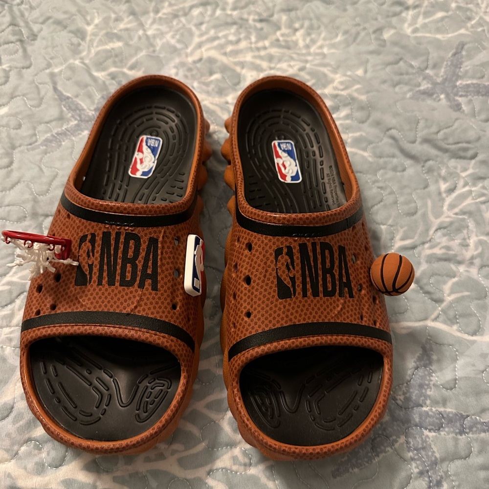 NBA men’s crocs slides size 8